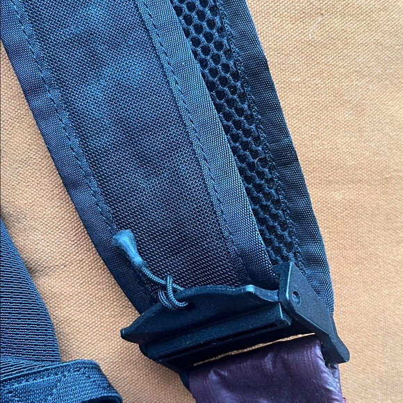 Patagonia Maroon bag ideal for travel 🧳 - Picture 13 of 14